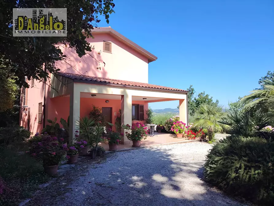 Immagine 2 di Villa in vendita  in Via Tesino 243/B a Offida