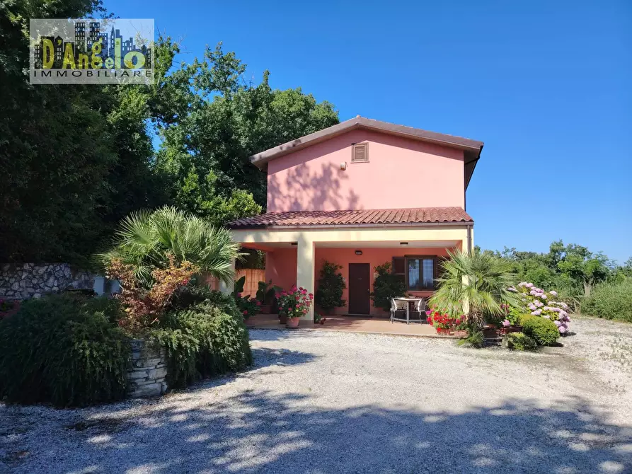 Immagine 1 di Villa in vendita  in Via Tesino 243/B a Offida