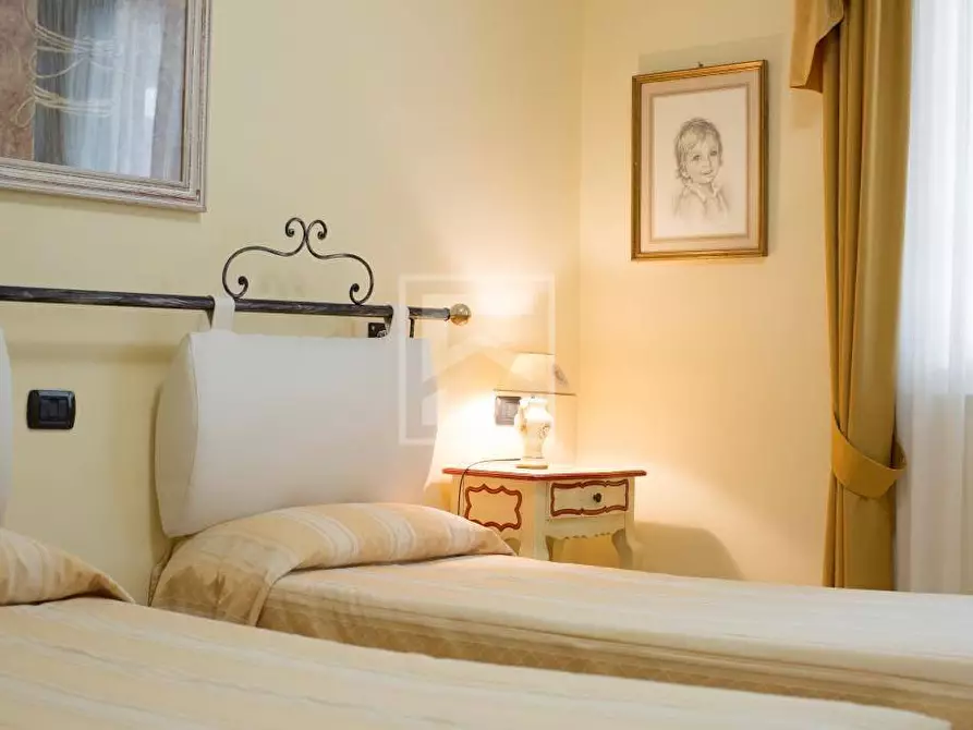 Immagine 9 di Appartamento in vendita  in aureliano a Desenzano Del Garda