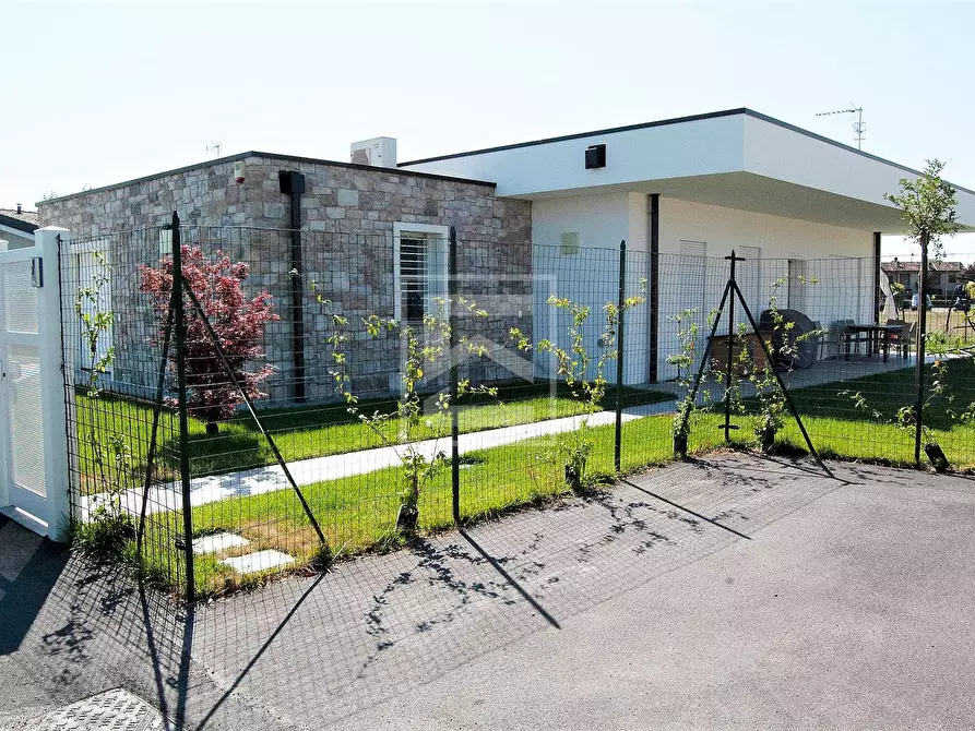 Immagine 14 di Villa in vendita  in Via Lonato a Castiglione Delle Stiviere