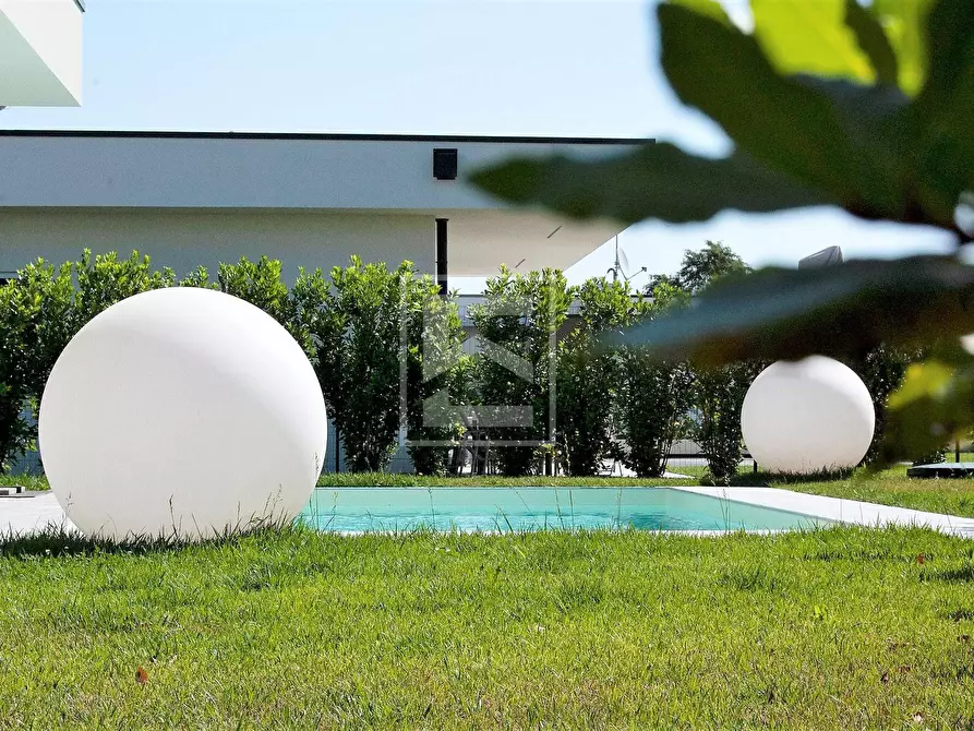 Immagine 13 di Villa in vendita  in Via Lonato a Castiglione Delle Stiviere