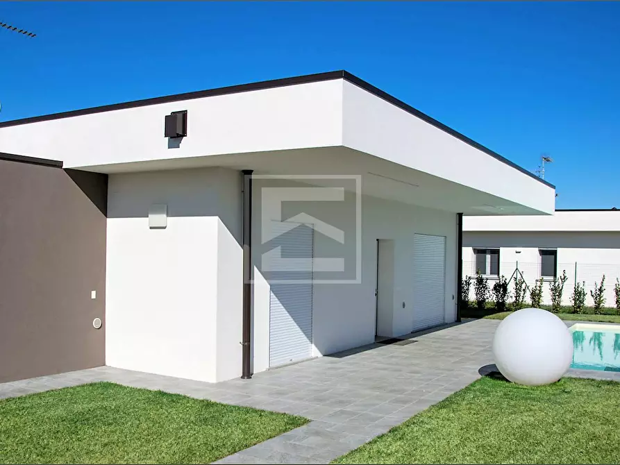 Immagine 15 di Villa in vendita  in Via Lonato a Castiglione Delle Stiviere