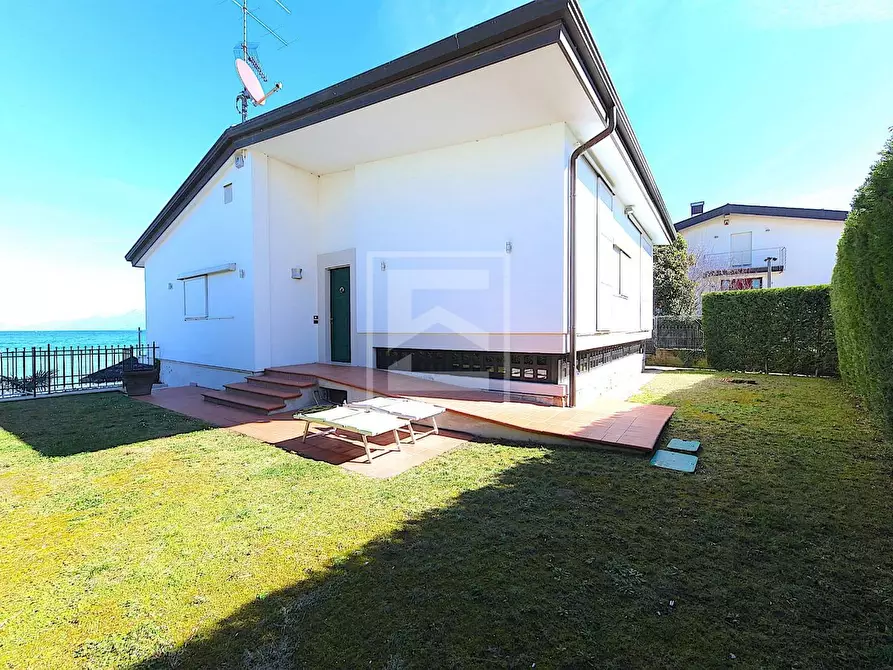 Immagine 20 di Villa in vendita  in via Lungo Lago Cesare Battisti a Desenzano Del Garda