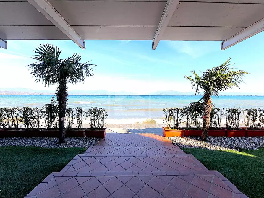 Immagine 21 di Villa in vendita  in via Lungo Lago Cesare Battisti a Desenzano Del Garda