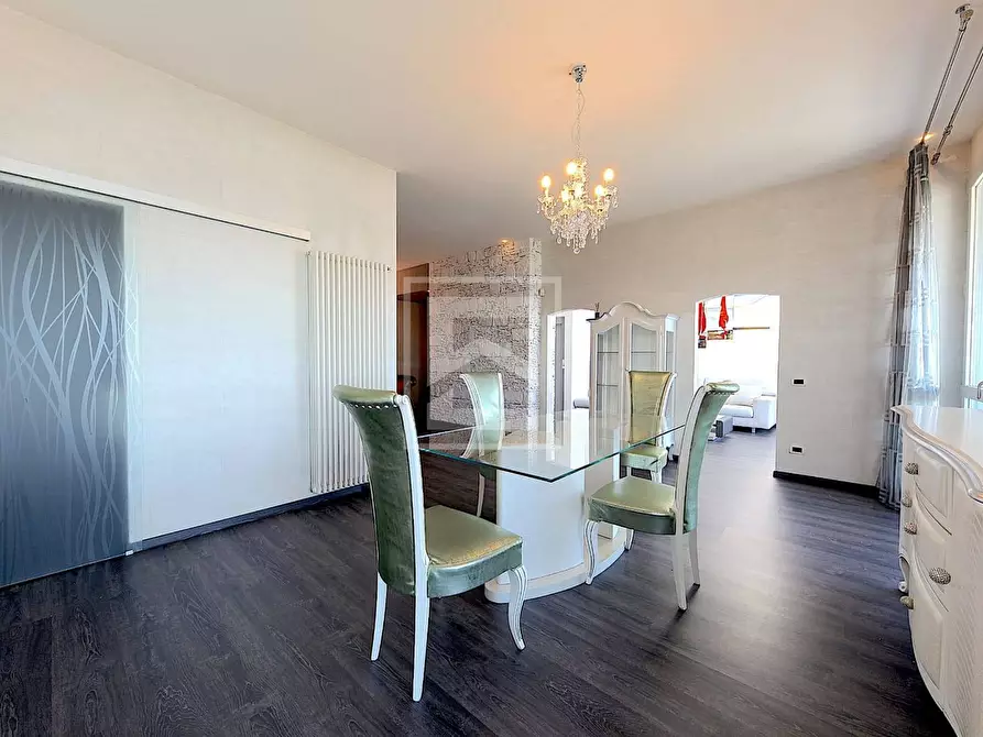 Immagine 22 di Villa in vendita  in via Lungo Lago Cesare Battisti a Desenzano Del Garda