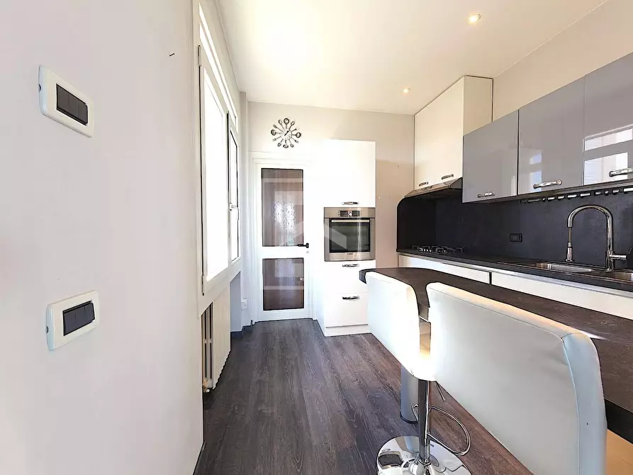 Immagine 24 di Villa in vendita  in via Lungo Lago Cesare Battisti a Desenzano Del Garda