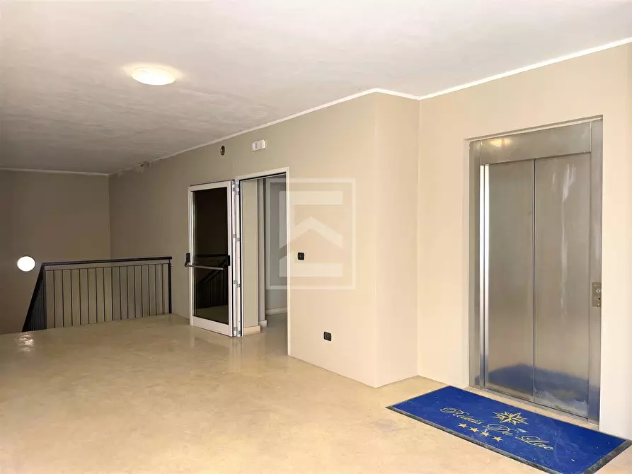 Immagine 13 di Appartamento in vendita  in via aureliano a Desenzano Del Garda