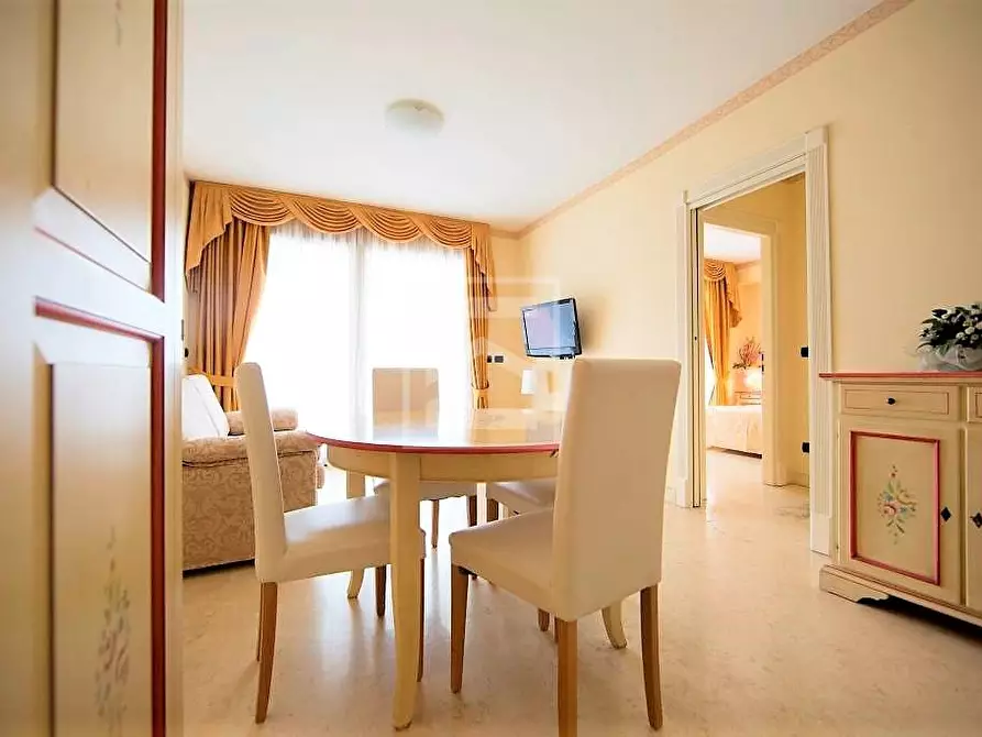 Immagine 5 di Appartamento in vendita  in via aureliano a Desenzano Del Garda