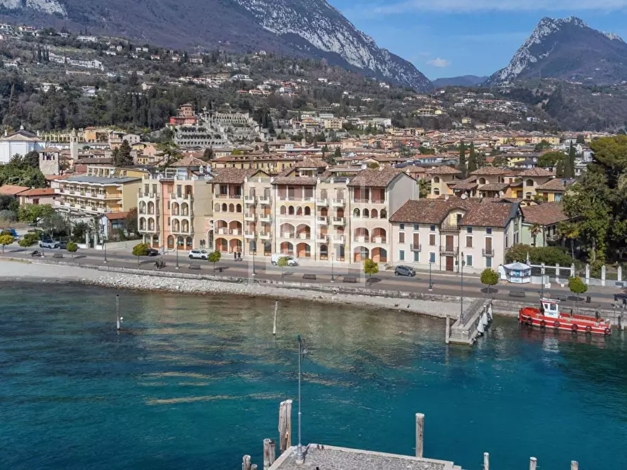Immagine 13 di Appartamento in vendita  in LUNGOLAGO ZANARDELLI 70 a Toscolano-Maderno