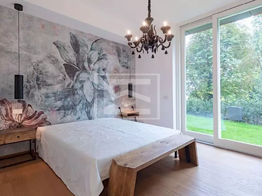 Immagine 30 di Villa in vendita  in Via Cavour a Padenghe Sul Garda