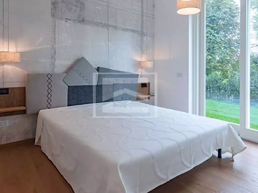 Immagine 33 di Villa in vendita  in Via Cavour a Padenghe Sul Garda