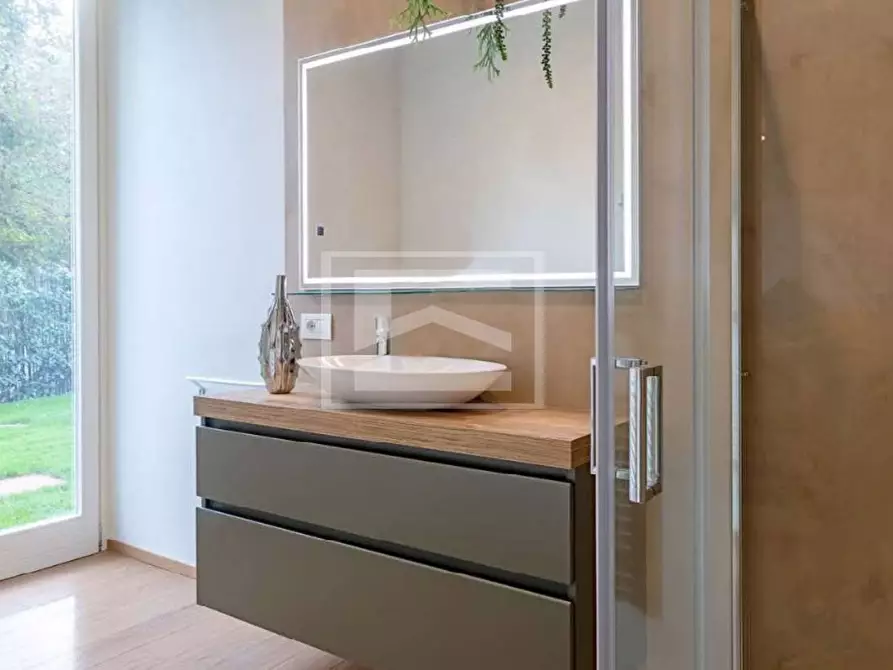 Immagine 35 di Villa in vendita  in Via Cavour a Padenghe Sul Garda