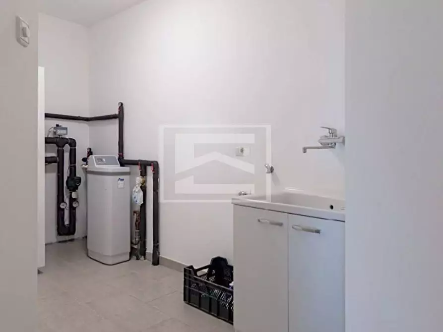 Immagine 45 di Villa in vendita  in Via Cavour a Padenghe Sul Garda