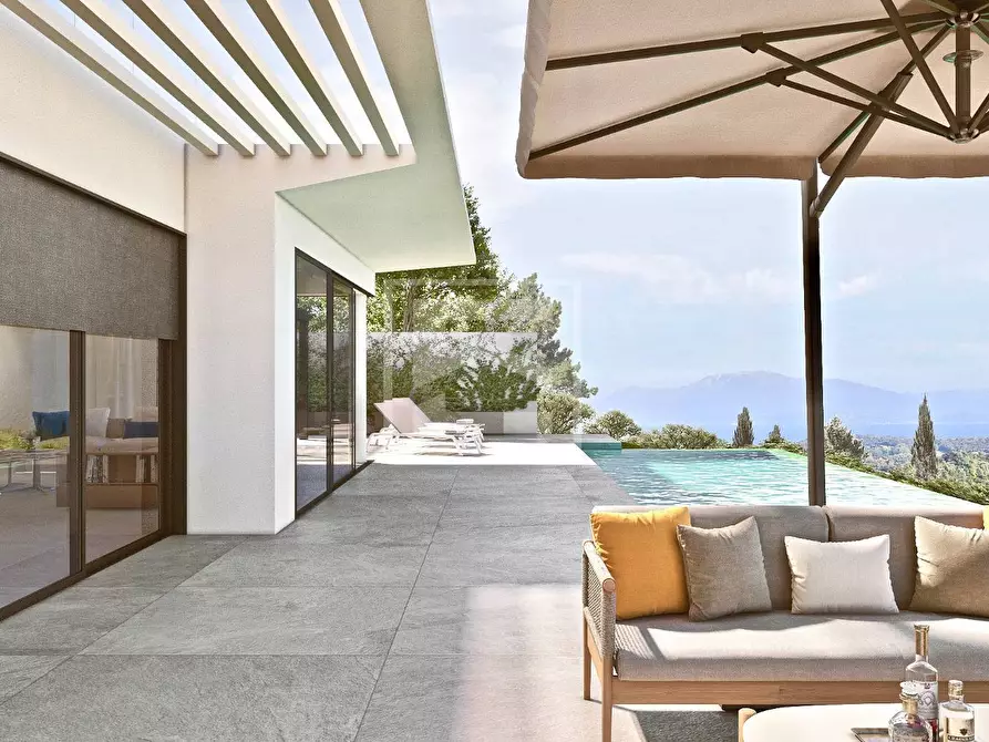 Immagine 5 di Villa in vendita  in via Barcuzzi a Padenghe Sul Garda