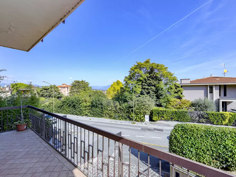 Immagine 1 di Appartamento in vendita  in via villa del sole a Desenzano Del Garda