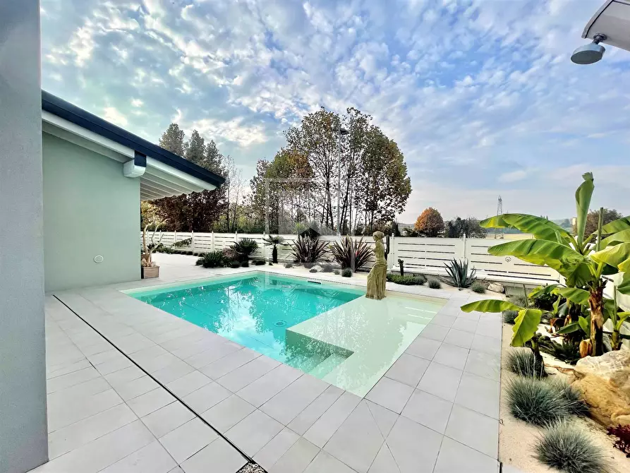 Immagine 2 di Villa in vendita  in Via Villabella a Affi