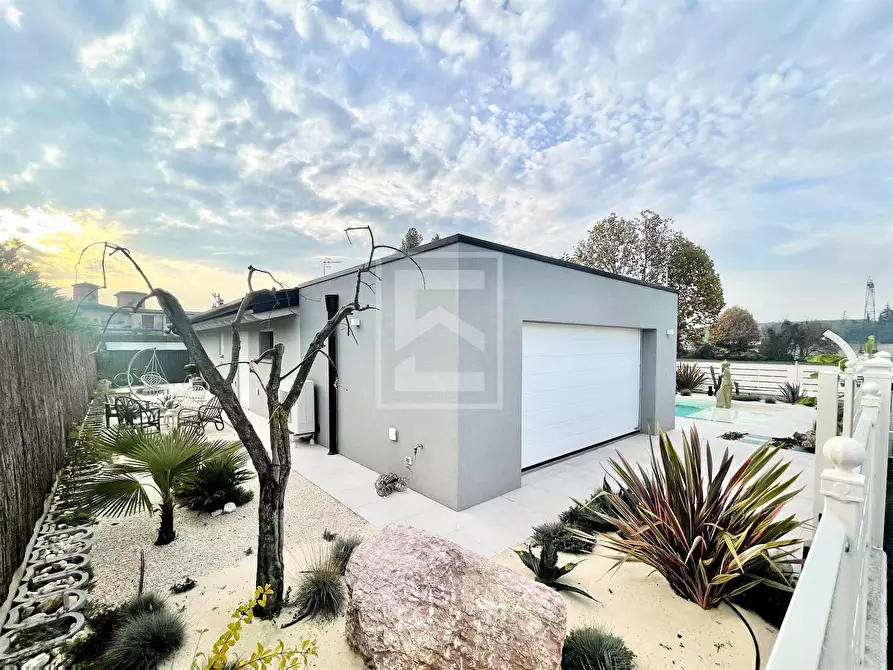 Immagine 5 di Villa in vendita  in Via Lonato a Castiglione Delle Stiviere