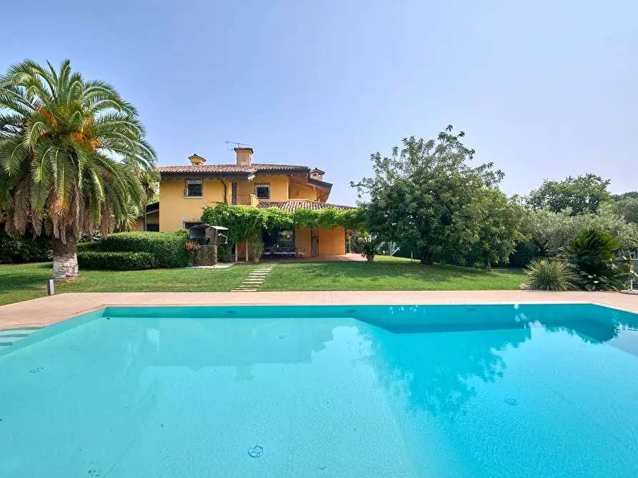 Immagine 1 di Villa in vendita  in Via Luciano Manara a Padenghe Sul Garda