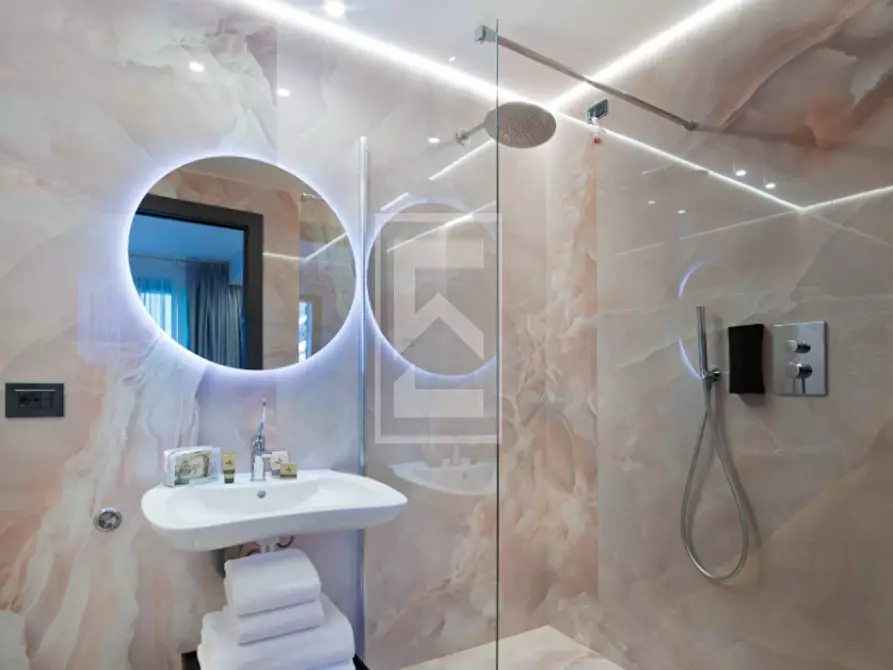 Immagine 3 di Albergo/B&B/Residence in vendita  in via Arici a Sirmione