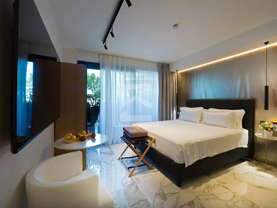 Immagine 10 di Albergo/B&B/Residence in vendita  in via Arici a Sirmione