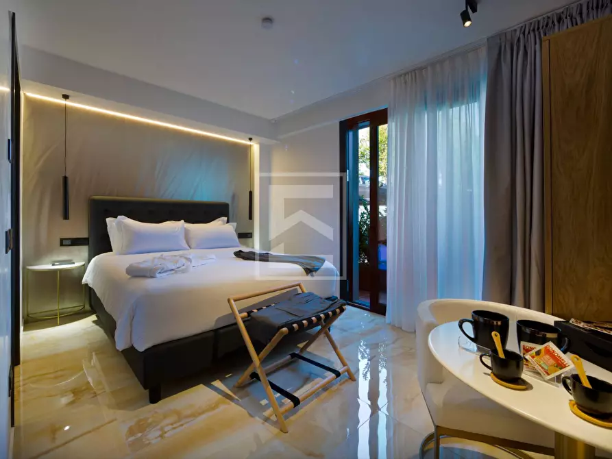 Immagine 12 di Albergo/B&B/Residence in vendita  in via Arici a Sirmione