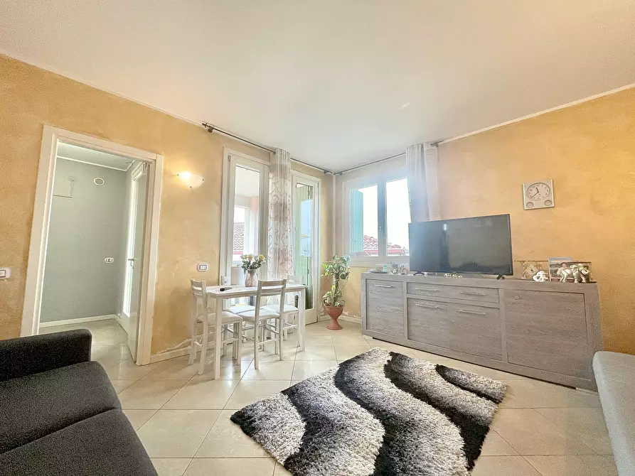 Immagine 1 di Appartamento in vendita  in via san zeno 6 a Desenzano Del Garda