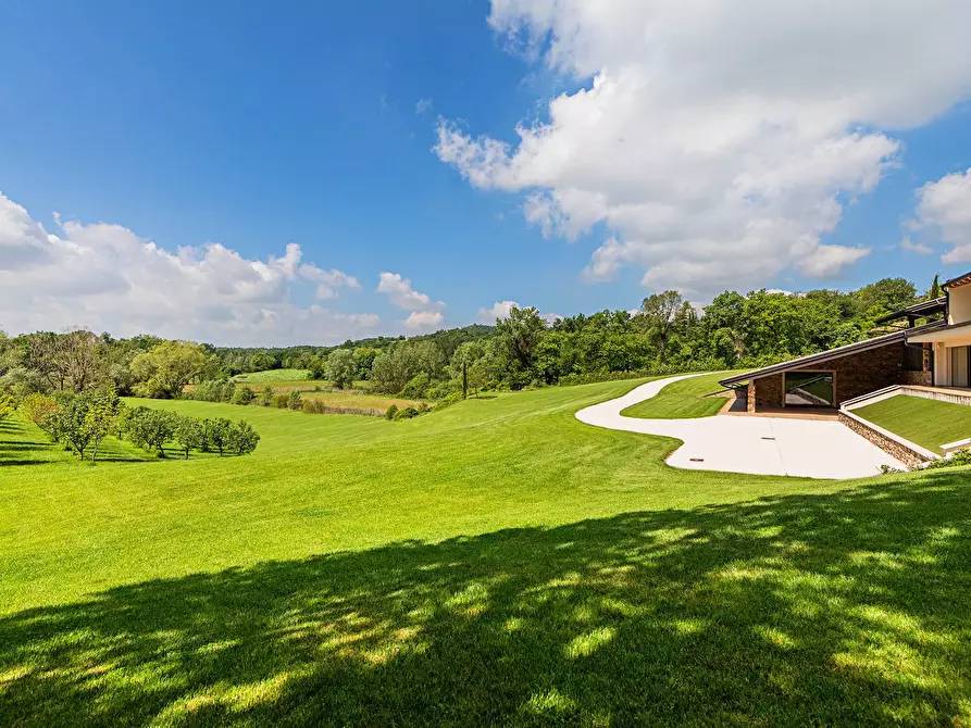 Immagine 3 di Villa in vendita  in Via dei Colli 15 a Calvagese Della Riviera