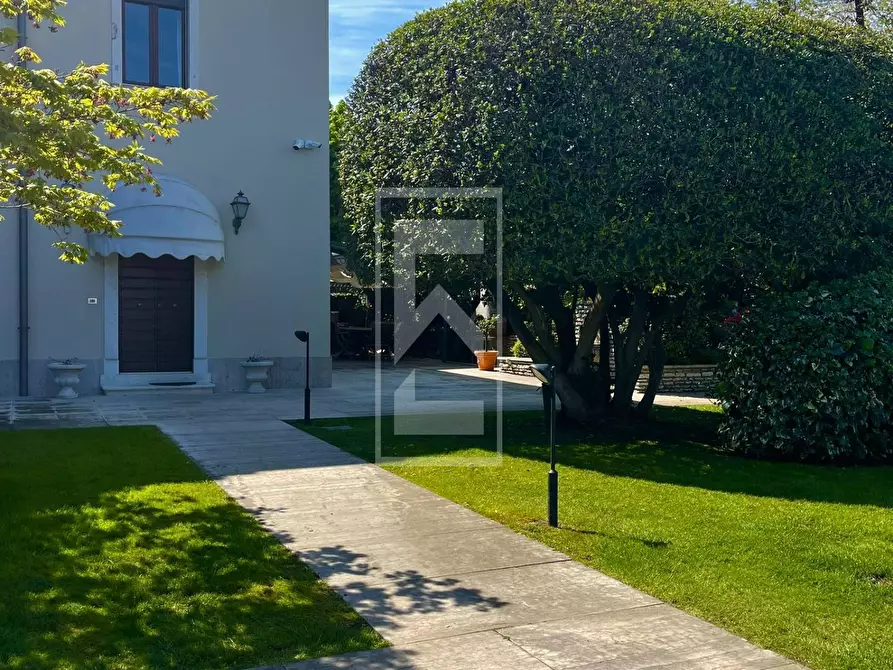 Immagine 11 di Villa in vendita  in Via Tommaso dal Molin 45 a Desenzano Del Garda
