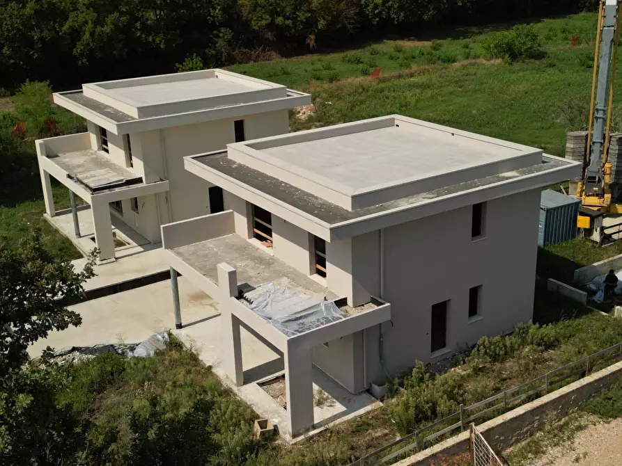 Immagine 1 di Villa in vendita  in Via della Costa a Calvagese Della Riviera