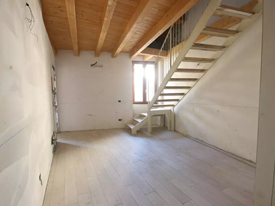 Immagine 1 di Appartamento in vendita  in via gozzi a Toscolano-Maderno
