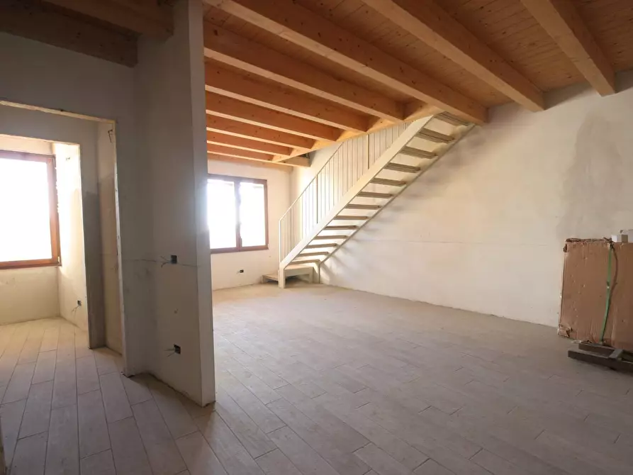 Immagine 1 di Appartamento in vendita  in via gozzi a Toscolano-Maderno