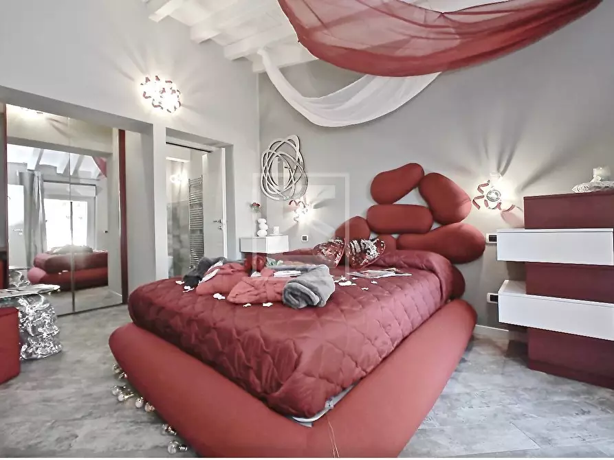 Immagine 25 di Villa in vendita  in via Caporali a Desenzano Del Garda