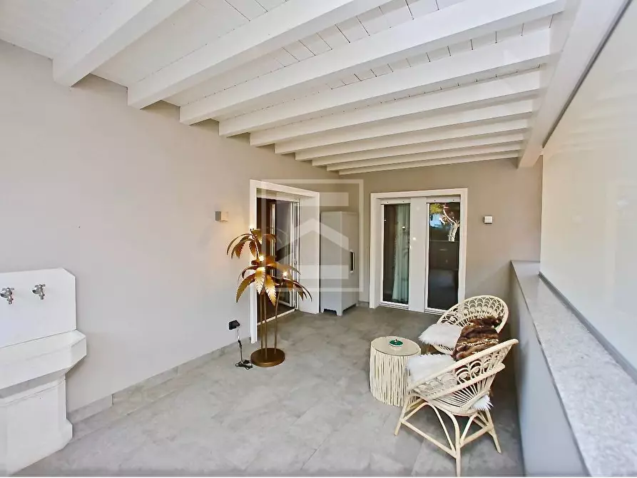 Immagine 18 di Villa in vendita  in via Caporali a Desenzano Del Garda