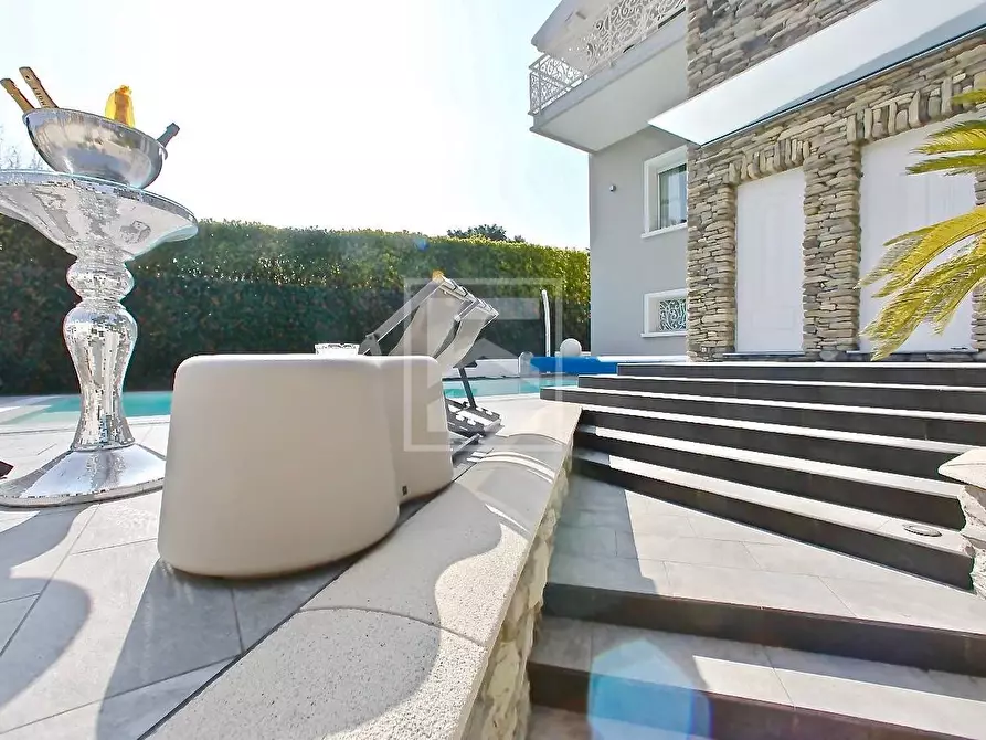 Immagine 7 di Villa in vendita  in via Caporali a Desenzano Del Garda