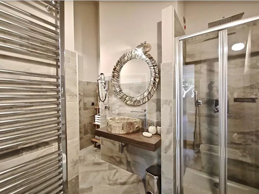 Immagine 13 di Albergo/B&B/Residence in vendita  in Via Caporali a Desenzano Del Garda