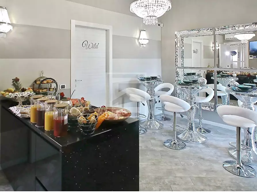 Immagine 11 di Albergo/B&B/Residence in vendita  in Via Caporali a Desenzano Del Garda