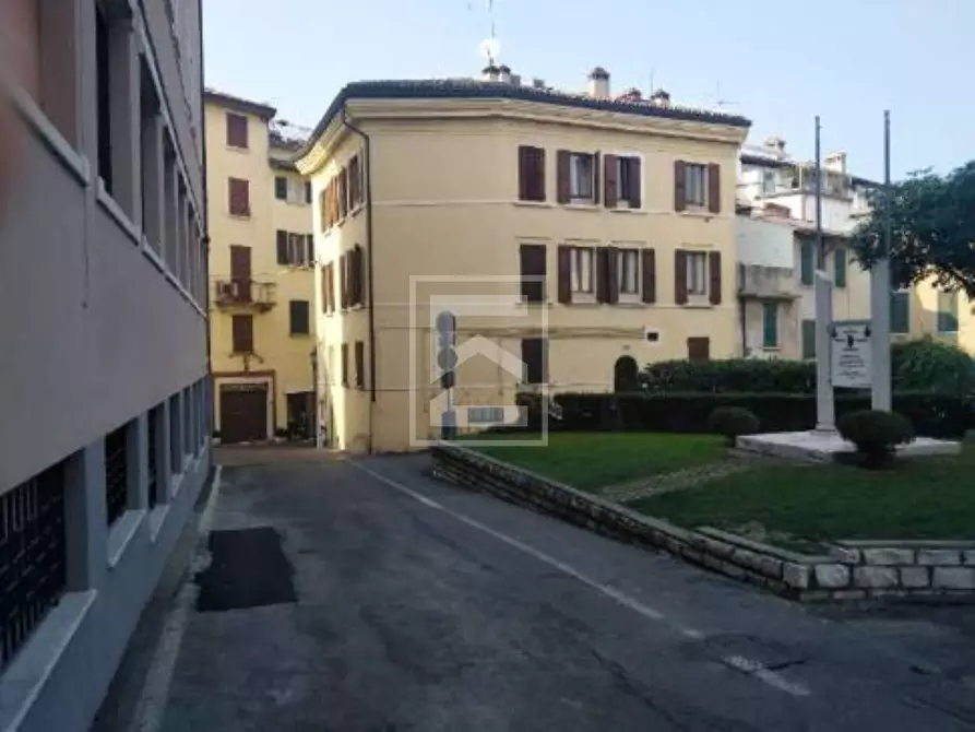 Immagine 1 di Appartamento in vendita  in Via Giosué Carducci 1 a Desenzano Del Garda