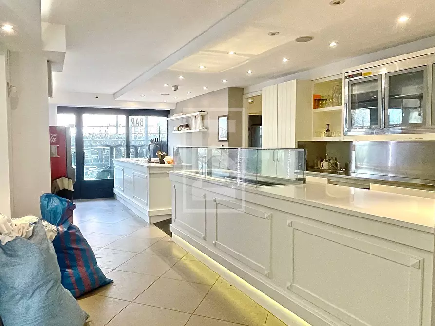 Immagine 30 di Albergo/B&B/Residence in vendita  in via Arici a Sirmione