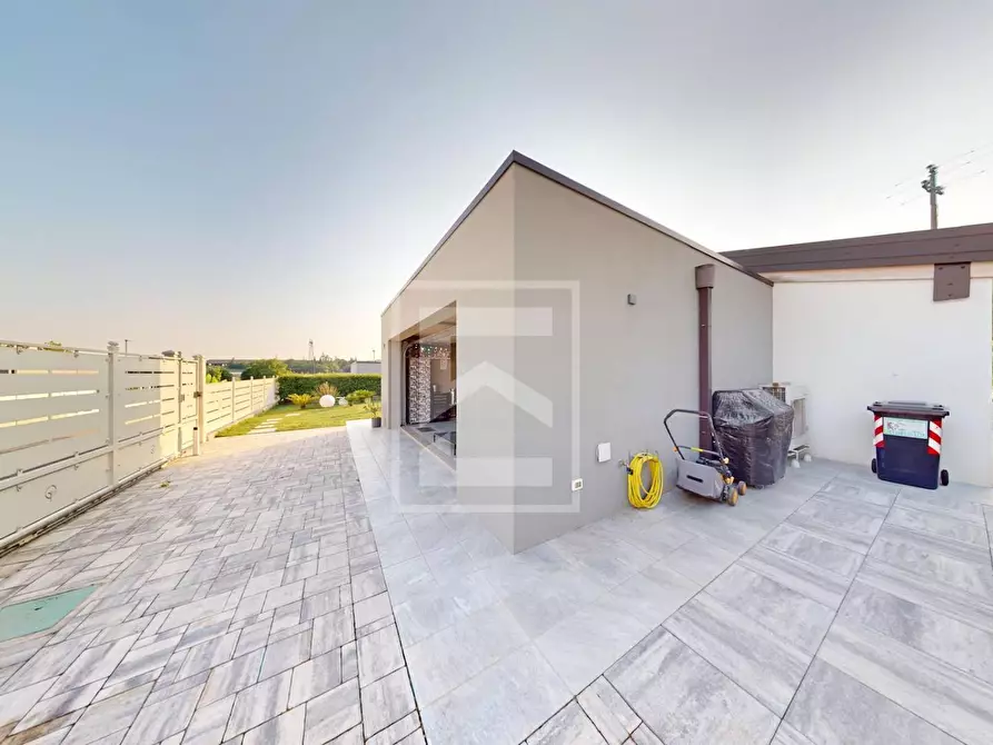 Immagine 41 di Villa in vendita  in s. Pietro a Desenzano Del Garda