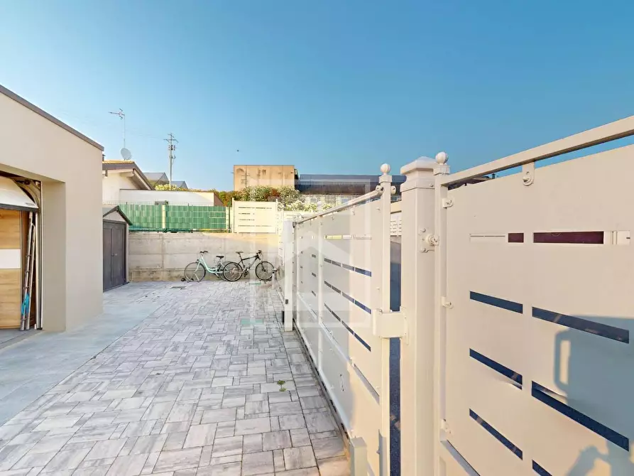 Immagine 42 di Villa in vendita  in s. Pietro a Desenzano Del Garda