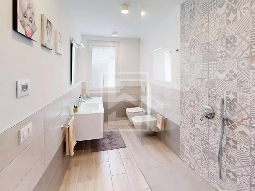 Immagine 30 di Villa in vendita  in s. Pietro a Desenzano Del Garda