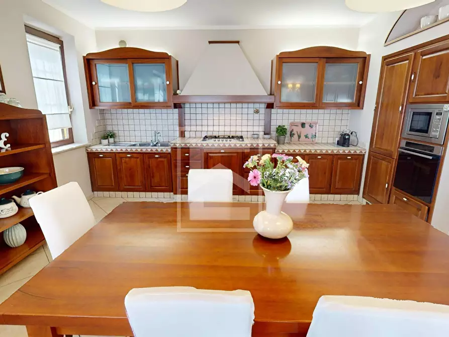 Immagine 3 di Villa in vendita  in Via Lugasca 14 a Desenzano Del Garda