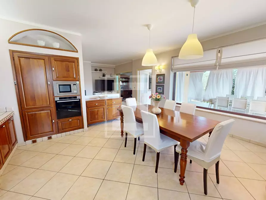 Immagine 4 di Villa in vendita  in Via Lugasca 14 a Desenzano Del Garda