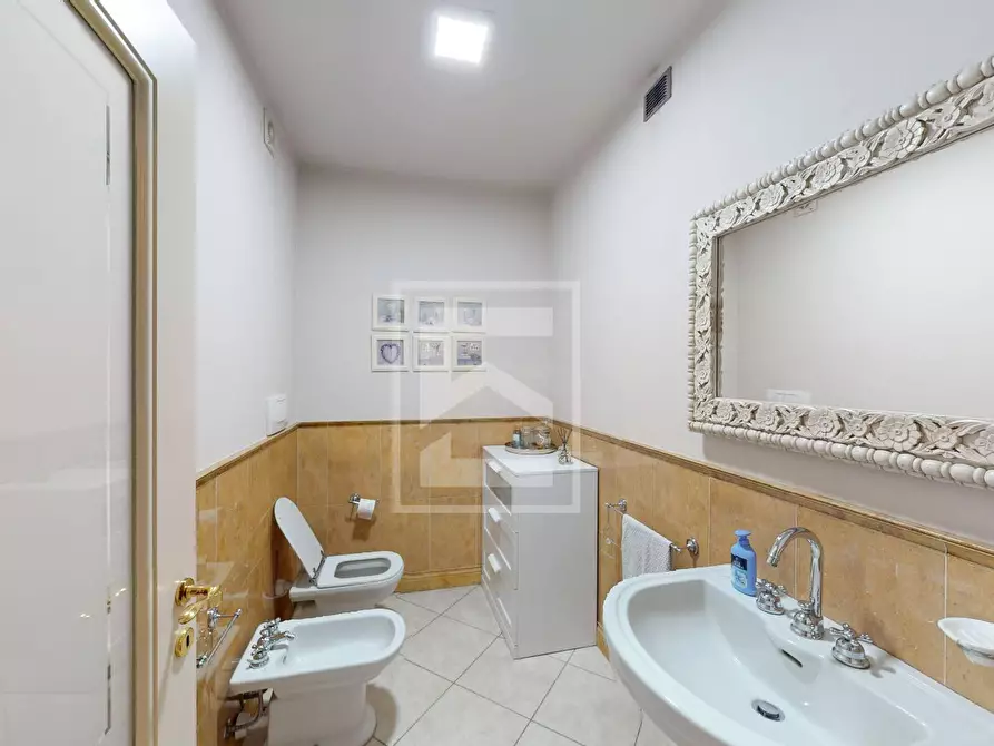 Immagine 10 di Villa in vendita  in Via Lugasca 14 a Desenzano Del Garda