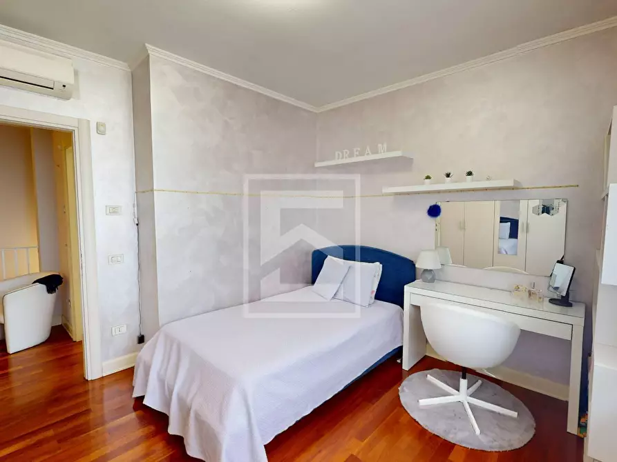 Immagine 19 di Villa in vendita  in Via Lugasca 14 a Desenzano Del Garda