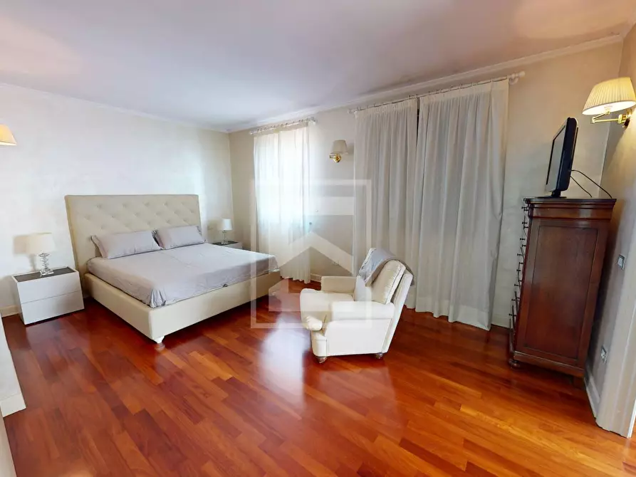 Immagine 18 di Villa in vendita  in Via Lugasca 14 a Desenzano Del Garda