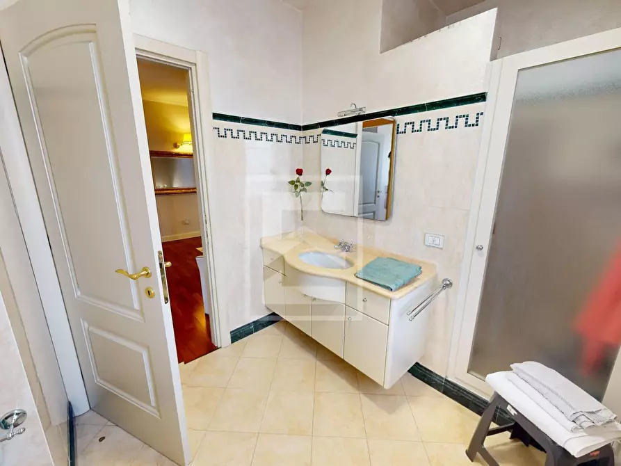 Immagine 22 di Villa in vendita  in Via Lugasca 14 a Desenzano Del Garda