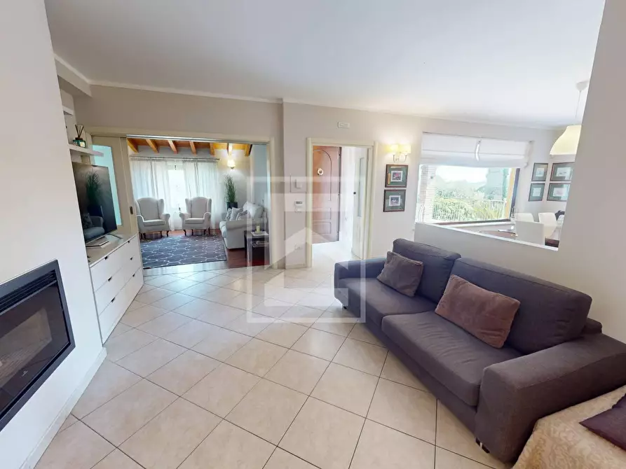 Immagine 7 di Villa in vendita  in Via Lugasca 14 a Desenzano Del Garda