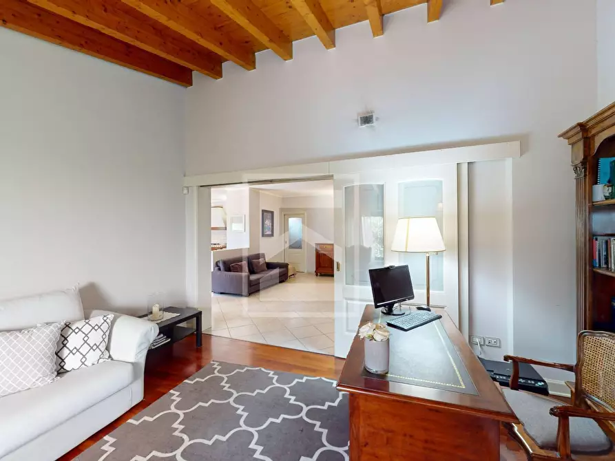 Immagine 9 di Villa in vendita  in Via Lugasca 14 a Desenzano Del Garda