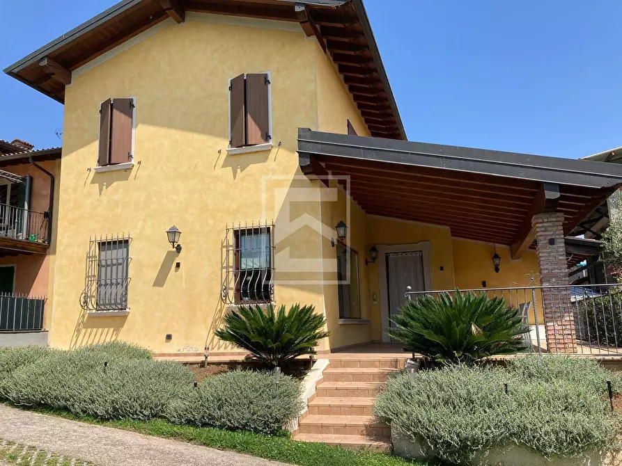 Immagine 26 di Villa in vendita  in Via Lugasca 14 a Desenzano Del Garda